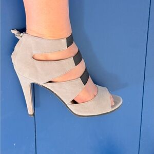 French Connection.Elegant Gray Strappy Heels